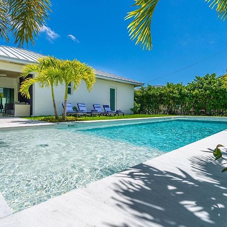Luxury House 4 Beds Heated Pool W Jaccuzzi Lägenhet North Bay Village Exteriör bild
