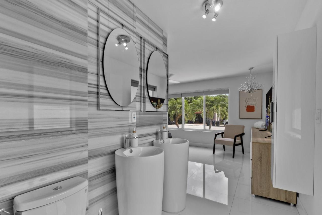 Luxury House 4 Beds Heated Pool W Jaccuzzi Lägenhet North Bay Village Exteriör bild